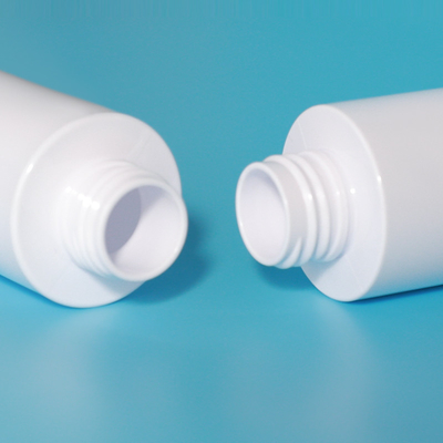 Logotipo personalizado 120ml 150ml 180ml Botella de bomba de pulverización de plástico blanco con pulverización de niebla fina
