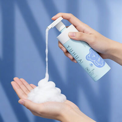 Botellas de espuma de embalaje de plástico adecuadas para productos cosméticos con diseño de tapa de rosca y compatibilidad con serigrafía