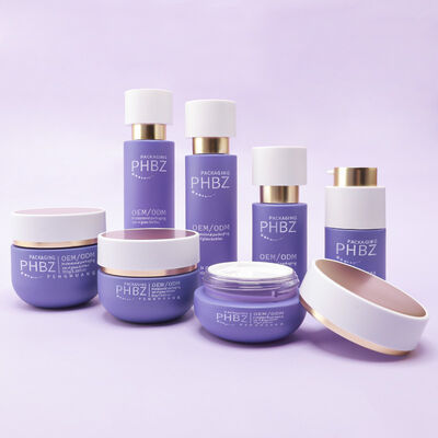 Conjunto completo de envases cosméticos que incluye botellas de vidrio de lujo, botellas de loción con tapa dorada, frascos de crema y envases cosméticos