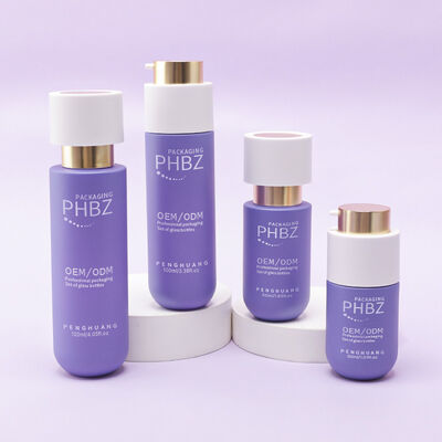Conjunto completo de envases cosméticos que incluye botellas de vidrio de lujo, botellas de loción con tapa dorada, frascos de crema y envases cosméticos