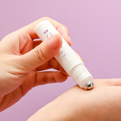 rollo plástico de 10ml 15ml PP en logotipo modificado para requisitos particulares color blanco de la botella