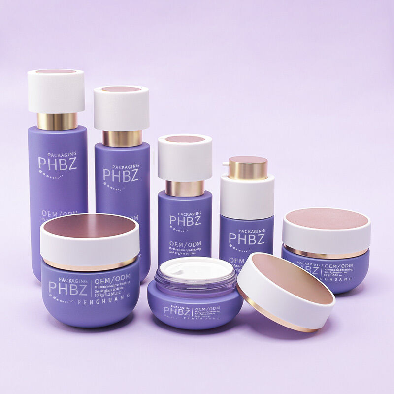 Conjunto completo de envases cosméticos que incluye botellas de vidrio de lujo, botellas de loción con tapa dorada, frascos de crema y envases cosméticos