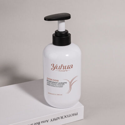 Botella cosmética redonda de PET de 500 ml fabricada con material reciclable que respalda iniciativas de envasado sostenible en cosméticos